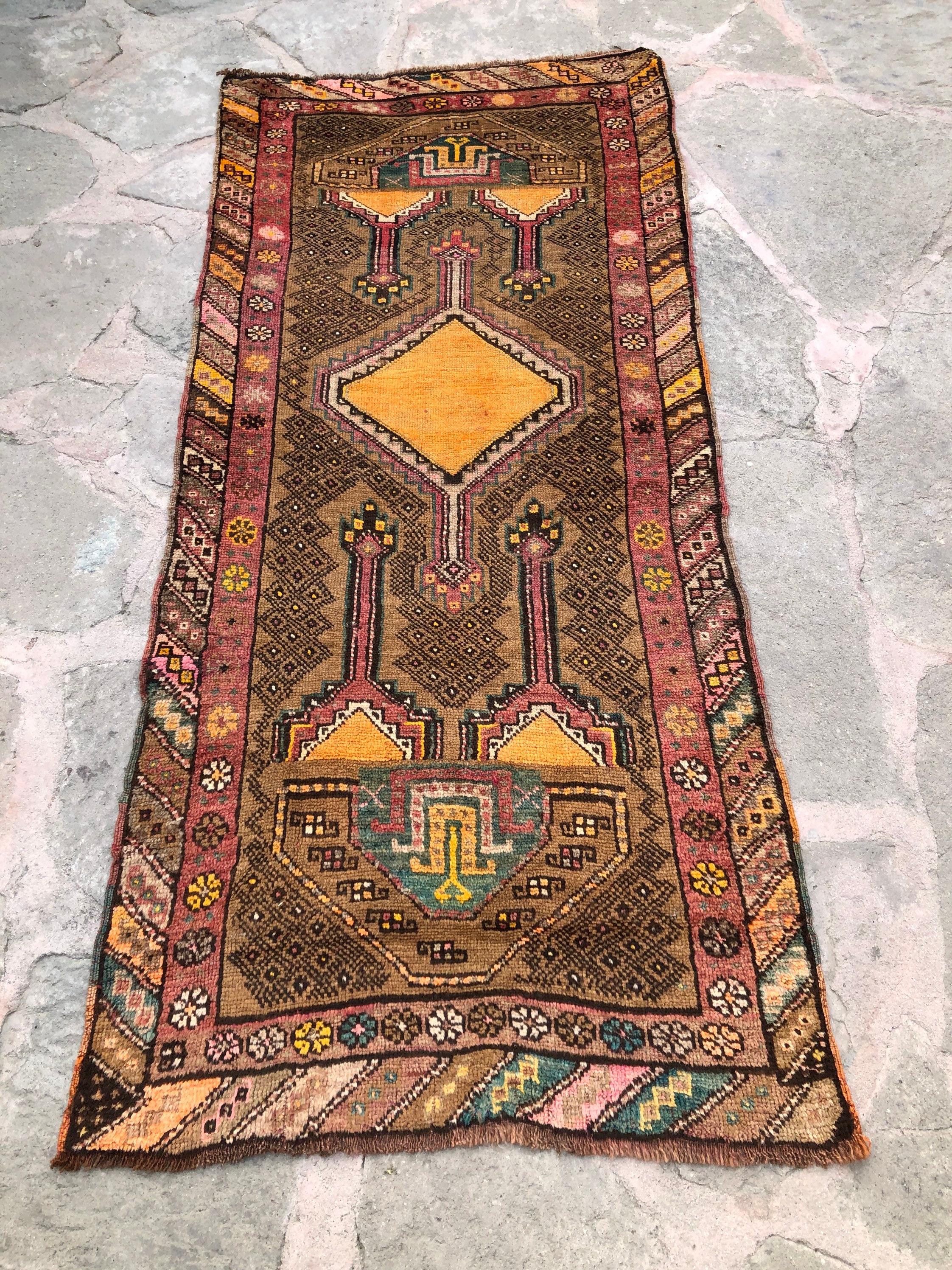 Vintage Oushak Rug: Handwoven Turkish Wool Rug (3’2x6’11)