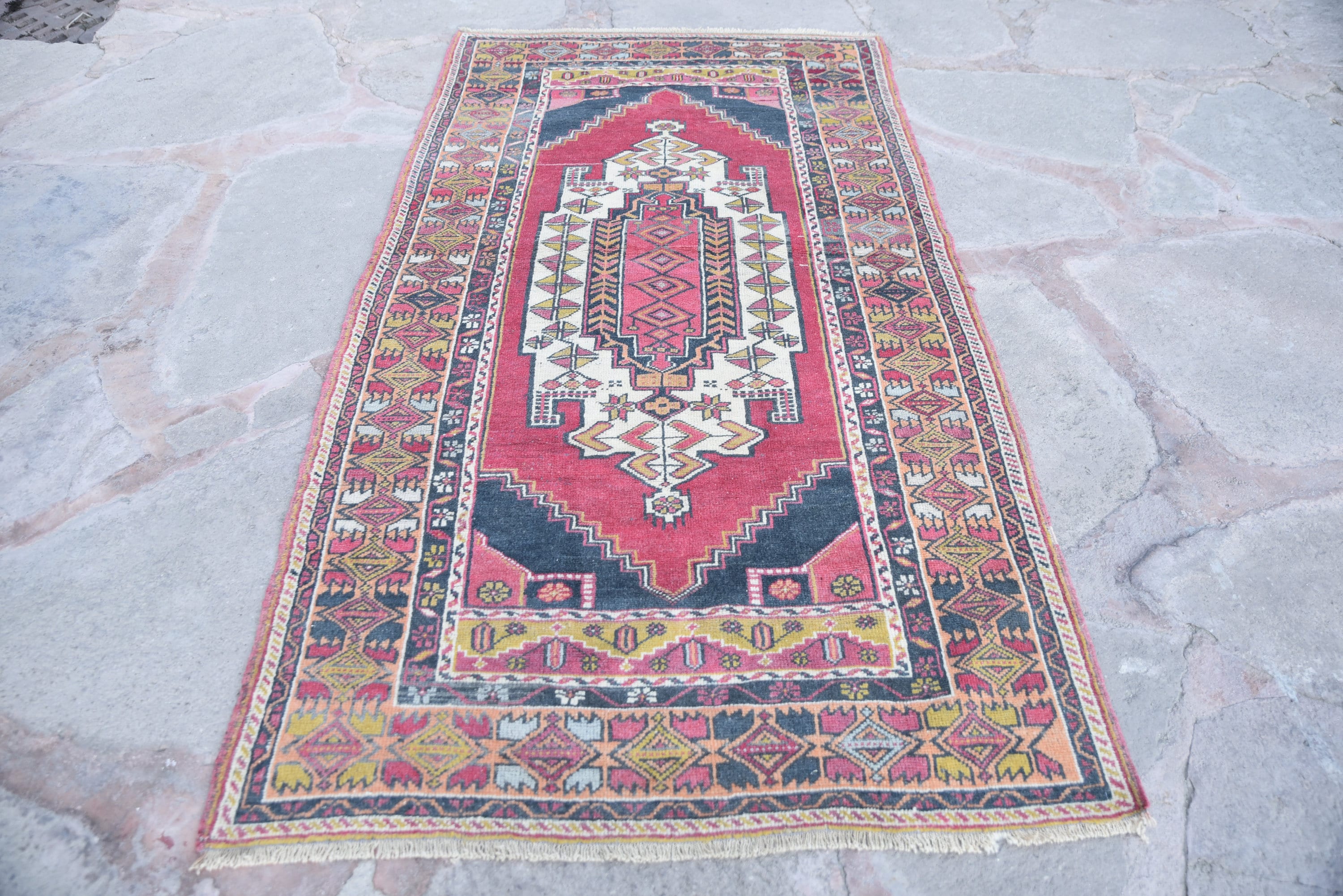 Vintage Oushak Rug: Turkish Wool Area Rug (4'0x7'2)