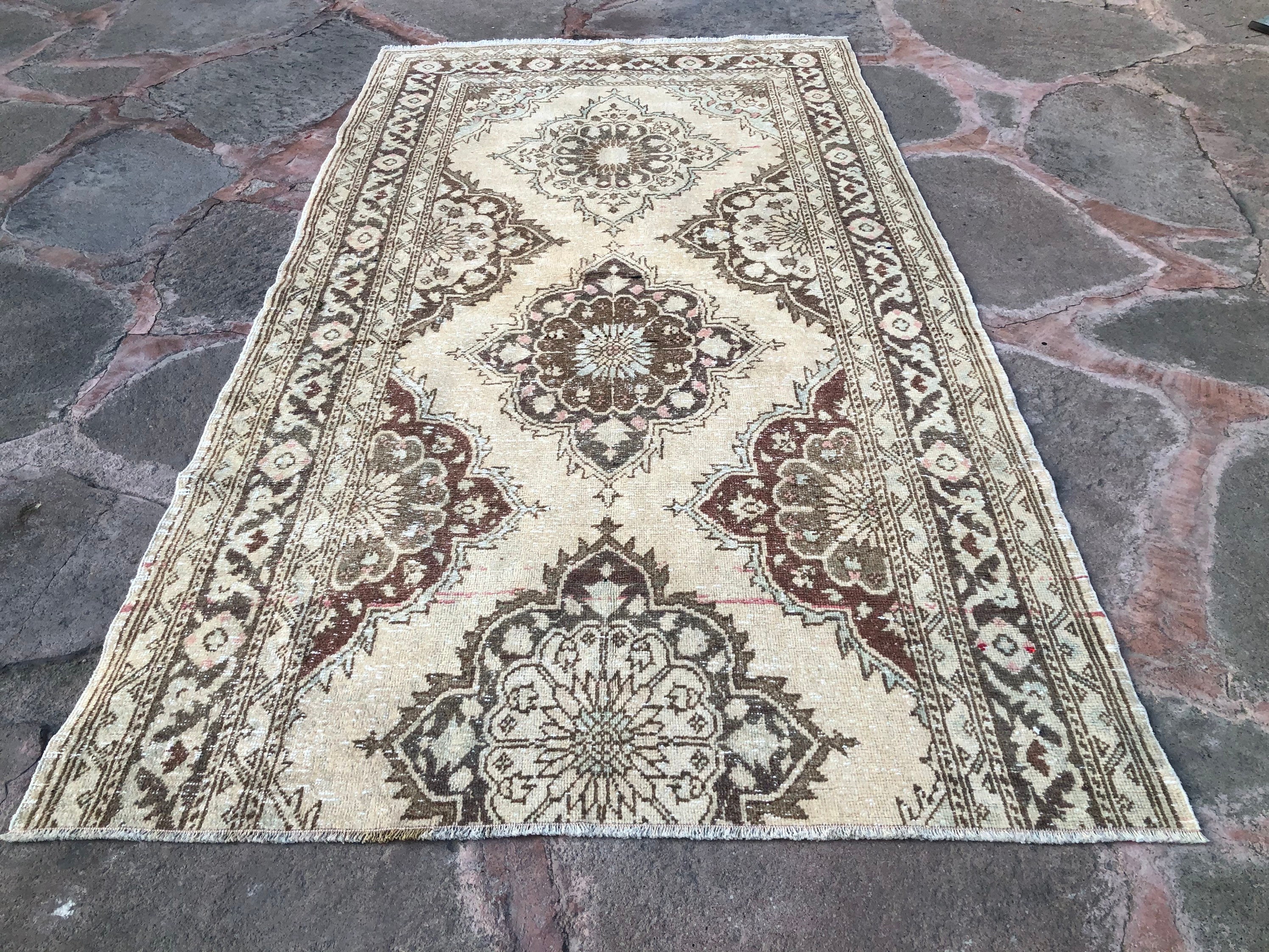 Vintage Pastel Oushak Rug: Handwoven Wool Oriental Carpet (4'7x8'1)