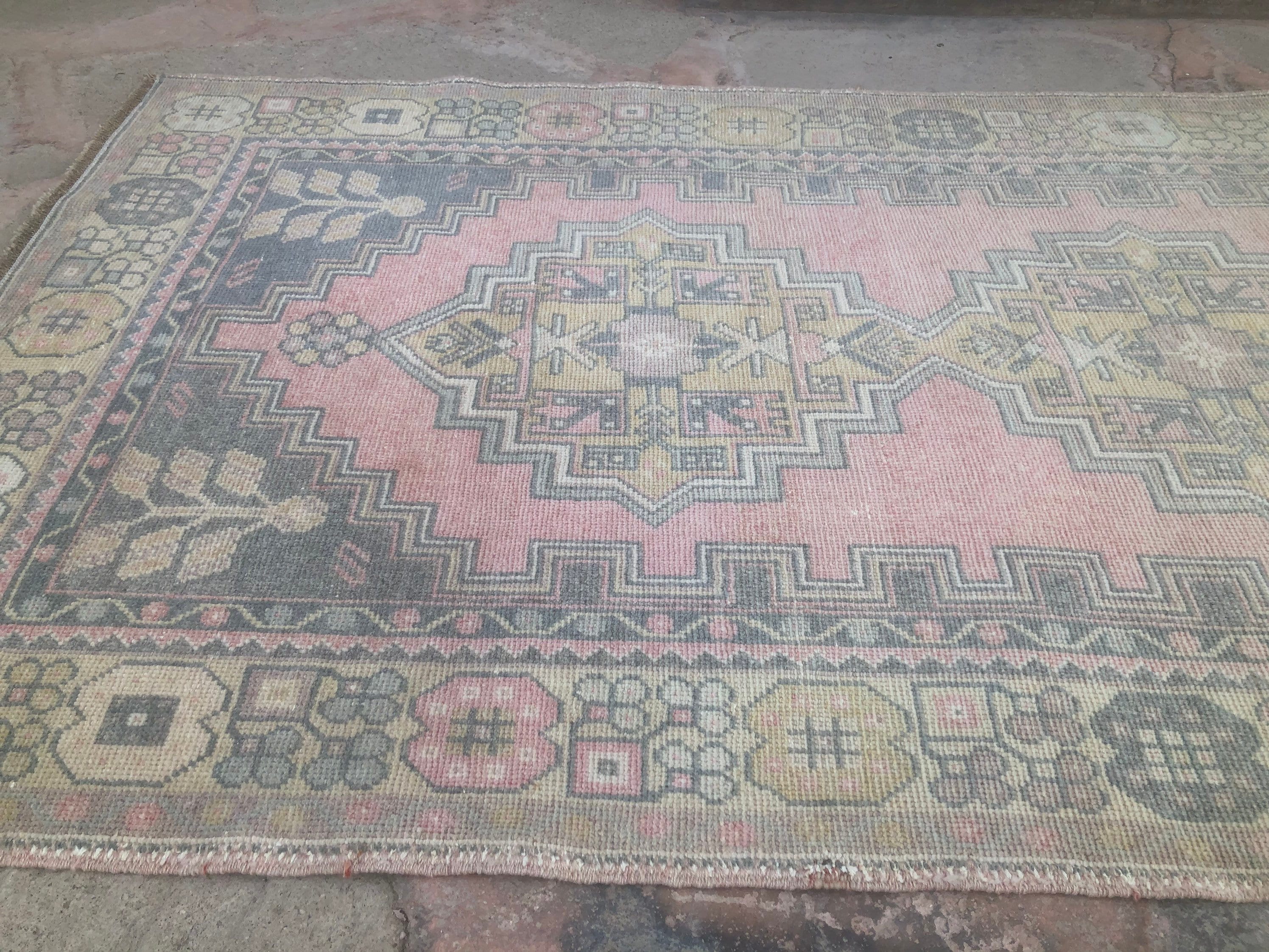 Vintage Turkish Oushak Rug: Bohemian Wool Carpet (3’9 x 7’)