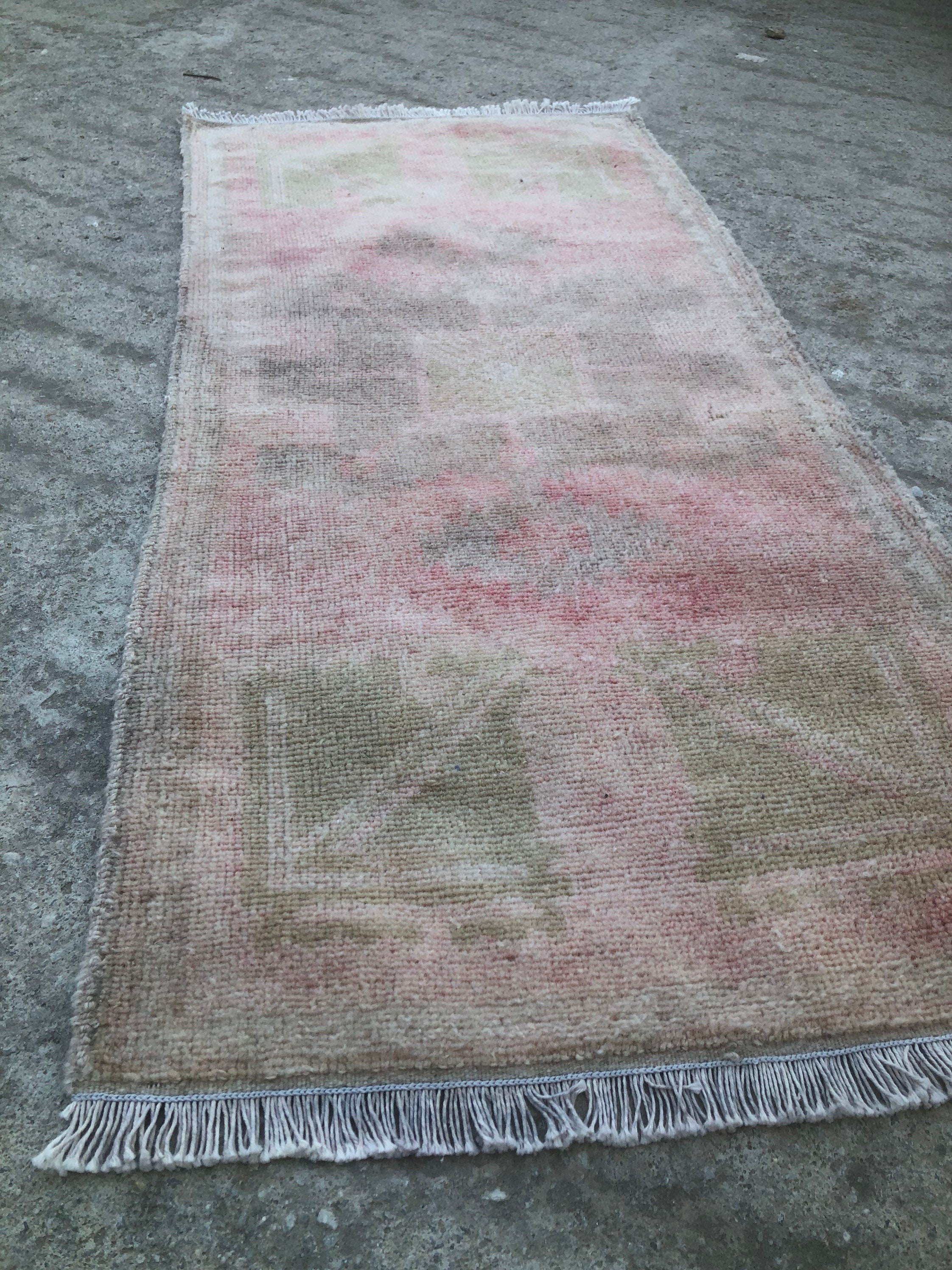 Vintage Turkish Oushak Rug: Small Wool Accent Rug (1’7 x 3’5)