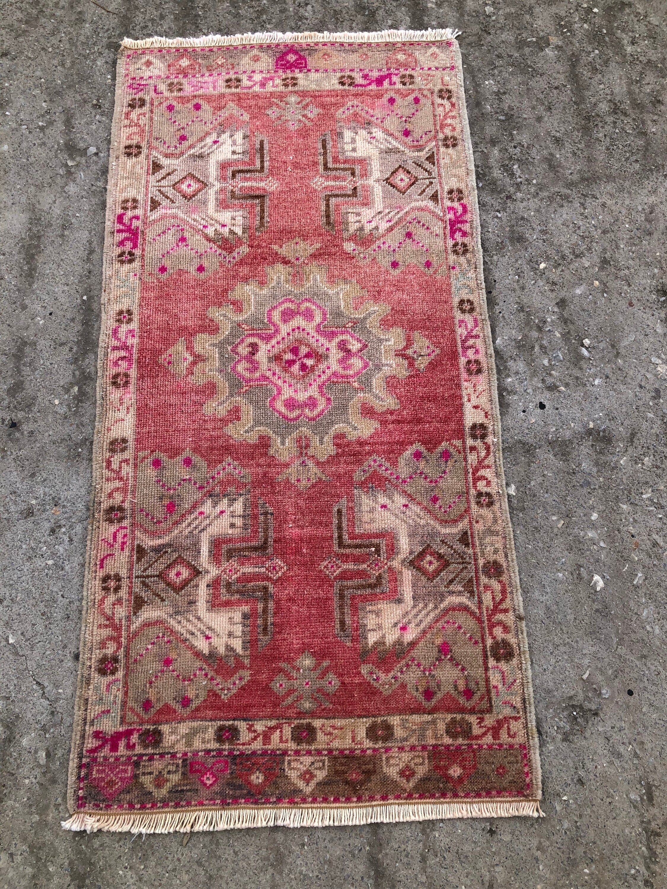 Vintage Turkish Oushak Rug: Small Wool Door Mat (1'8x3’6)